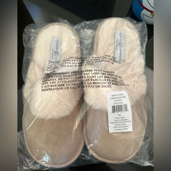 Slippers - Picture 2 of 5